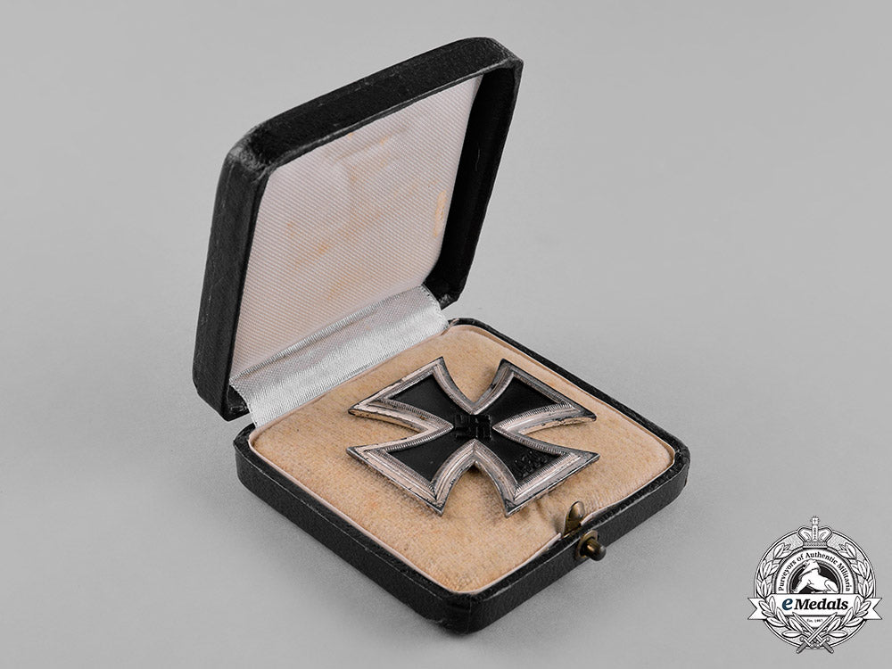 germany,_wehrmacht._a_cased_iron_cross1939_first_class,_by_rudolf_wächtler&_lange_c18-022681