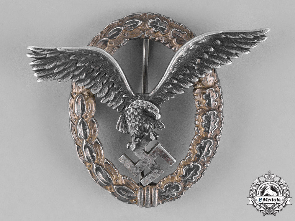 germany,_luftwaffe._a_luftwaffe_pilot’s_badge_in_its_presentation_case,_named_example,_by_f.w._assmann_c18-022714