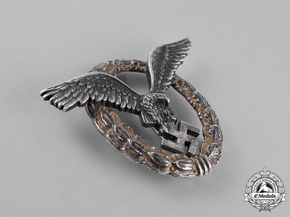 germany,_luftwaffe._a_luftwaffe_pilot’s_badge_in_its_presentation_case,_named_example,_by_f.w._assmann_c18-022717