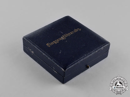 germany,_luftwaffe._a_luftwaffe_pilot’s_badge_in_its_presentation_case,_named_example,_by_f.w._assmann_c18-022723