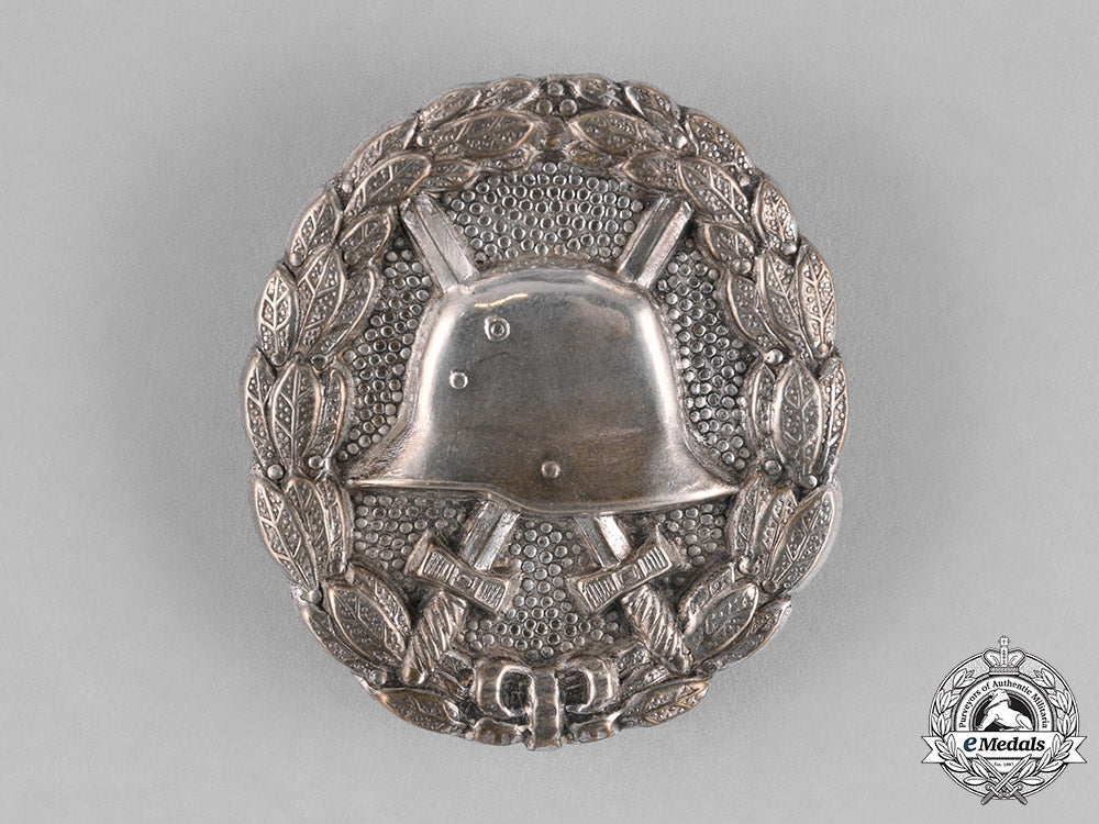 germany,_empire._a_wound_badge,_silver_grade,_with_matching_miniature_stick_pin_c18-022751