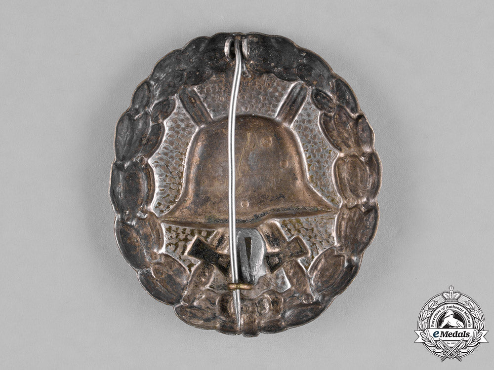 germany,_empire._a_wound_badge,_silver_grade,_with_matching_miniature_stick_pin_c18-022752