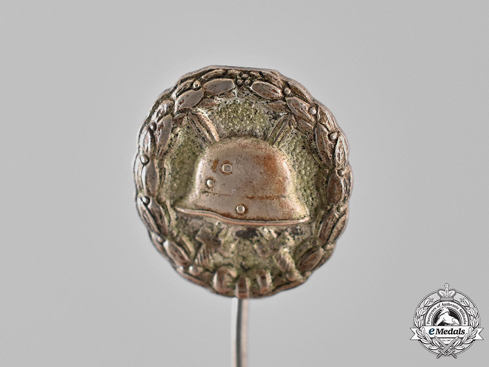 germany,_empire._a_wound_badge,_silver_grade,_with_matching_miniature_stick_pin_c18-022756