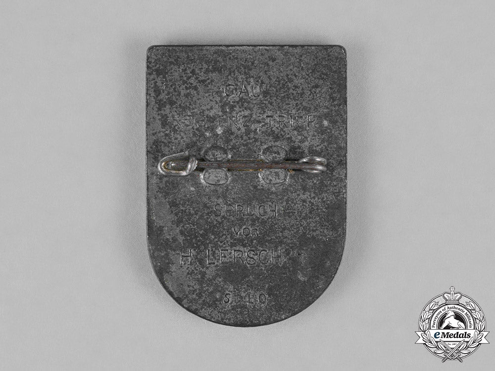 germany._a_winter_aid_of_the_german_people_donation_badge_c18-022955