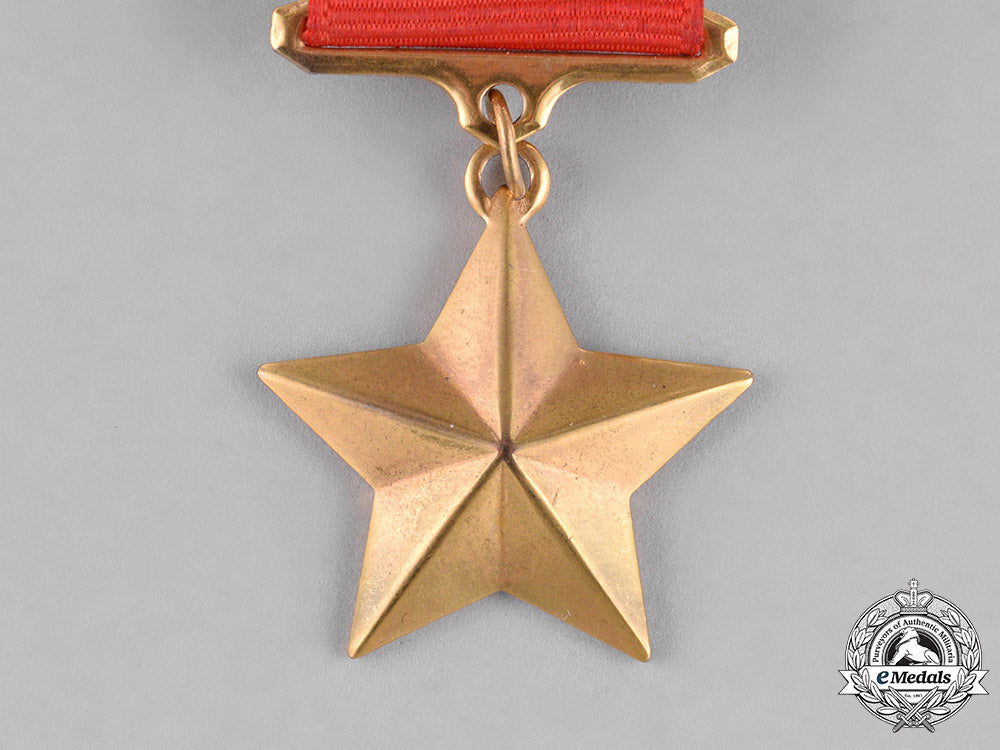 russia,_soviet_union._a_hero_of_the_soviet_union,_gold_star_medal,_museum_display_specimen_c18-023083