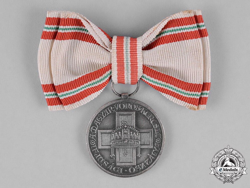 hungary,_kingdom._a_red_cross_decoration,_silver_grade_medal_for_youth,_c.1930_c18-023098