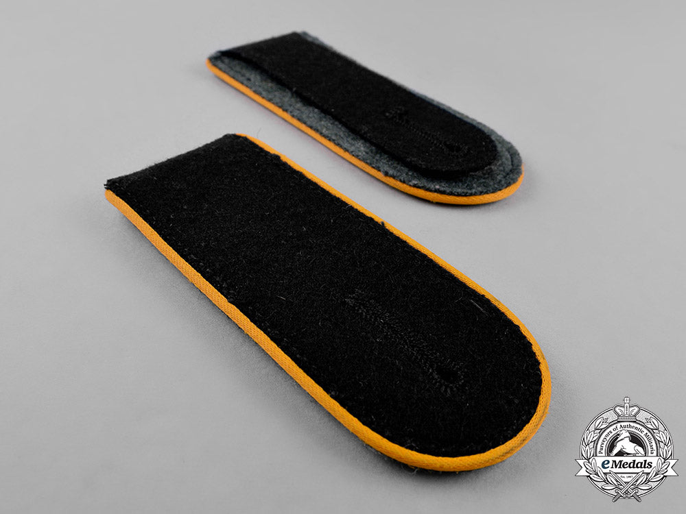 germany,_ss._a_mint_pair_of_cavalry_enlisted_man’s_shoulder_boards_c18-023239