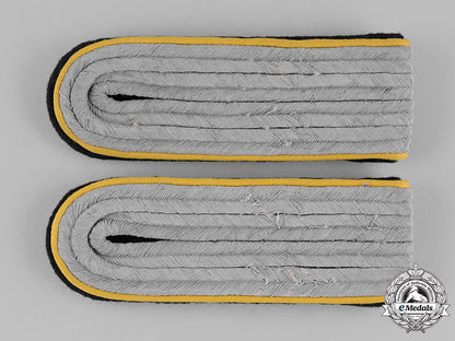germany,_ss._a_cavalry_shoulder_boards_for_an_ss-_untersturmführer_c18-023263