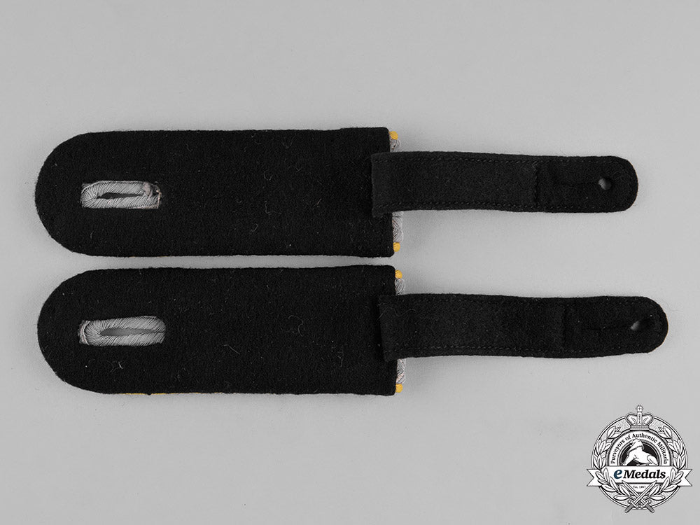 germany,_ss._a_cavalry_shoulder_boards_for_an_ss-_untersturmführer_c18-023265