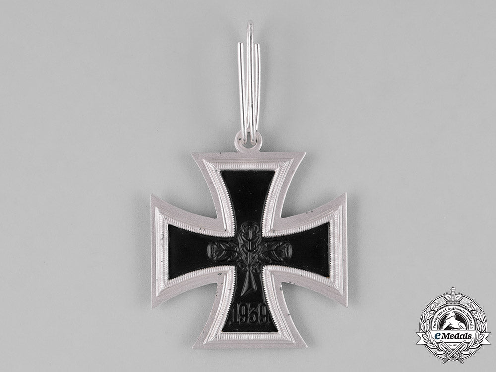 germany,_federal_republic._a_knight’s_cross_of_the_iron_cross1939,_alternative1957_version_c18-023370