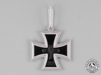 germany,_federal_republic._a_knight’s_cross_of_the_iron_cross1939,_alternative1957_version_c18-023370