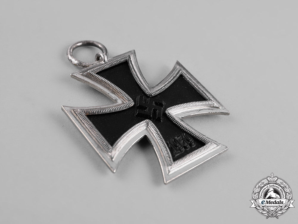 germany._a_mint_iron_cross1939_second_class_c18-023460