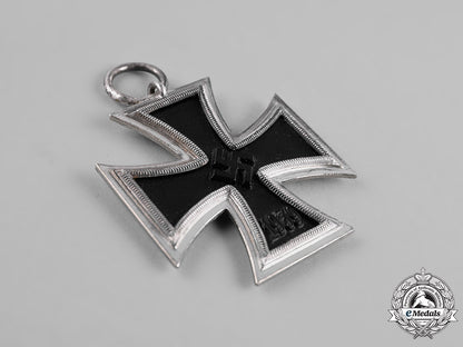 germany._a_mint_iron_cross1939_second_class_c18-023460