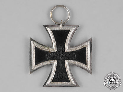 germany,_federal_republic._an_iron_cross1939_second_class,_alternative1957_version_c18-023541