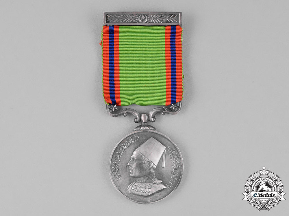india,_bahawalpur._a_military_general_service_medal,_fullsize_and_miniature,_c.1940_c18-023774