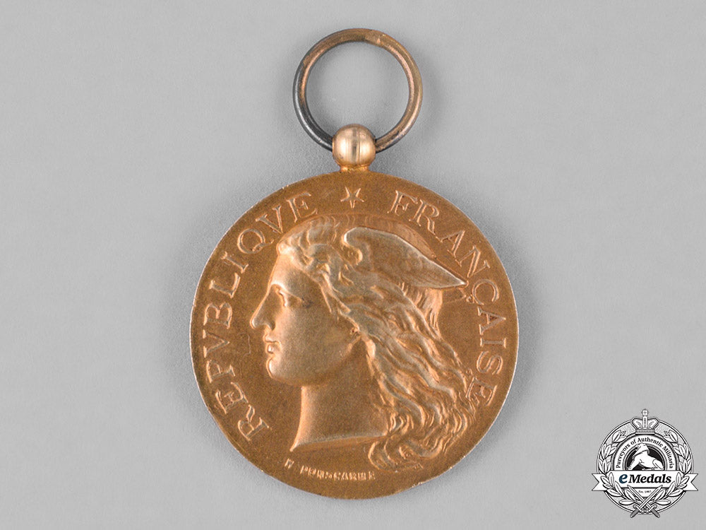 france,_republic._a_minister_of_war_honour_medal,1_st_class_in_gold_c18-023890