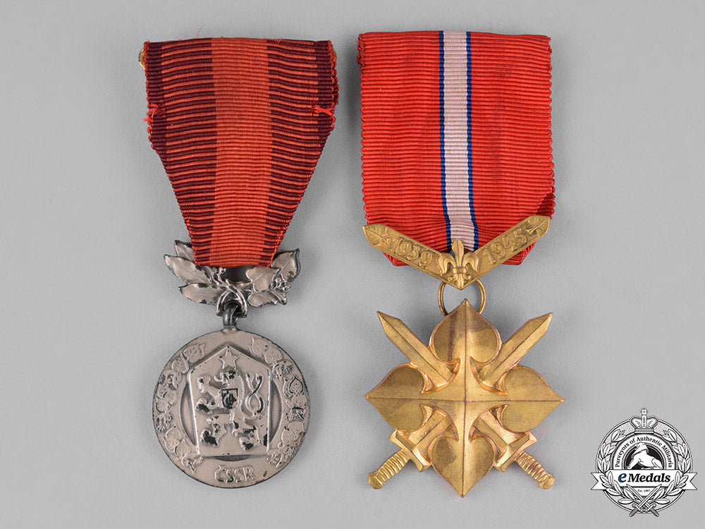 czechoslovakia,_socialist_republic._two_medals&_awards_c18-023981