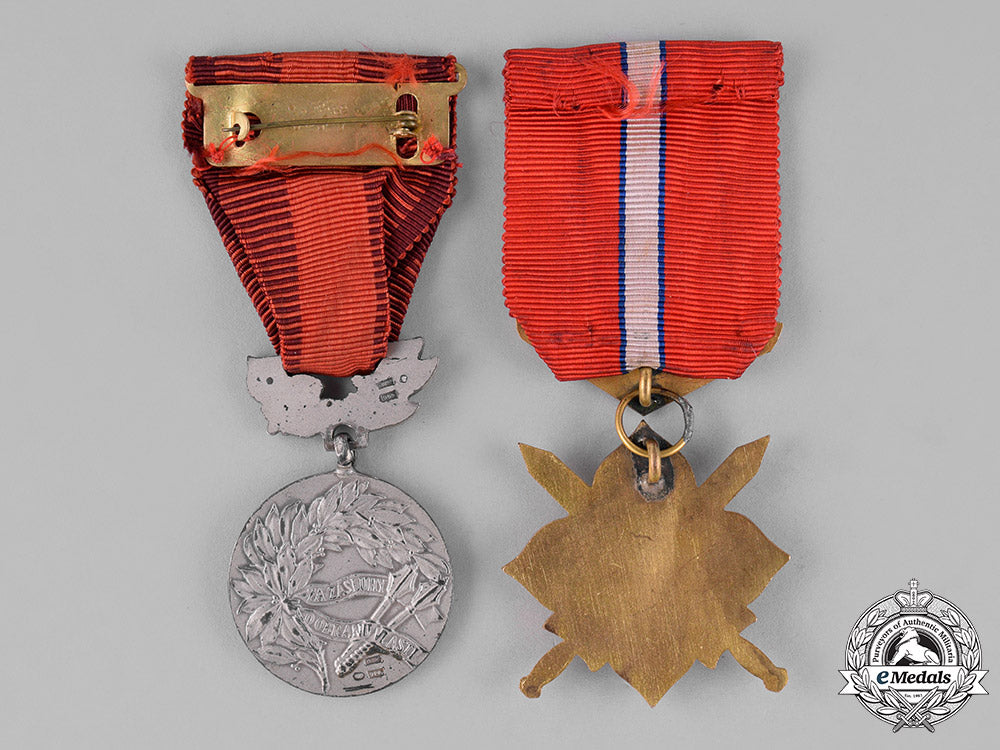 czechoslovakia,_socialist_republic._two_medals&_awards_c18-023982