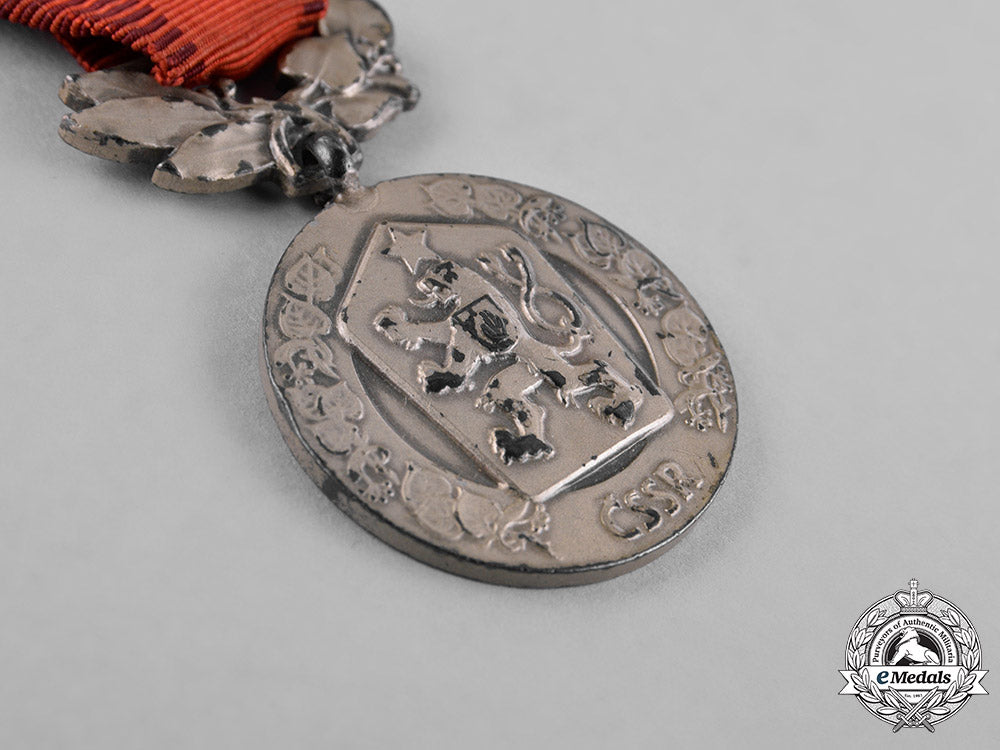 czechoslovakia,_socialist_republic._two_medals&_awards_c18-023985