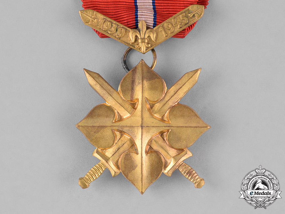 czechoslovakia,_socialist_republic._two_medals&_awards_c18-023987