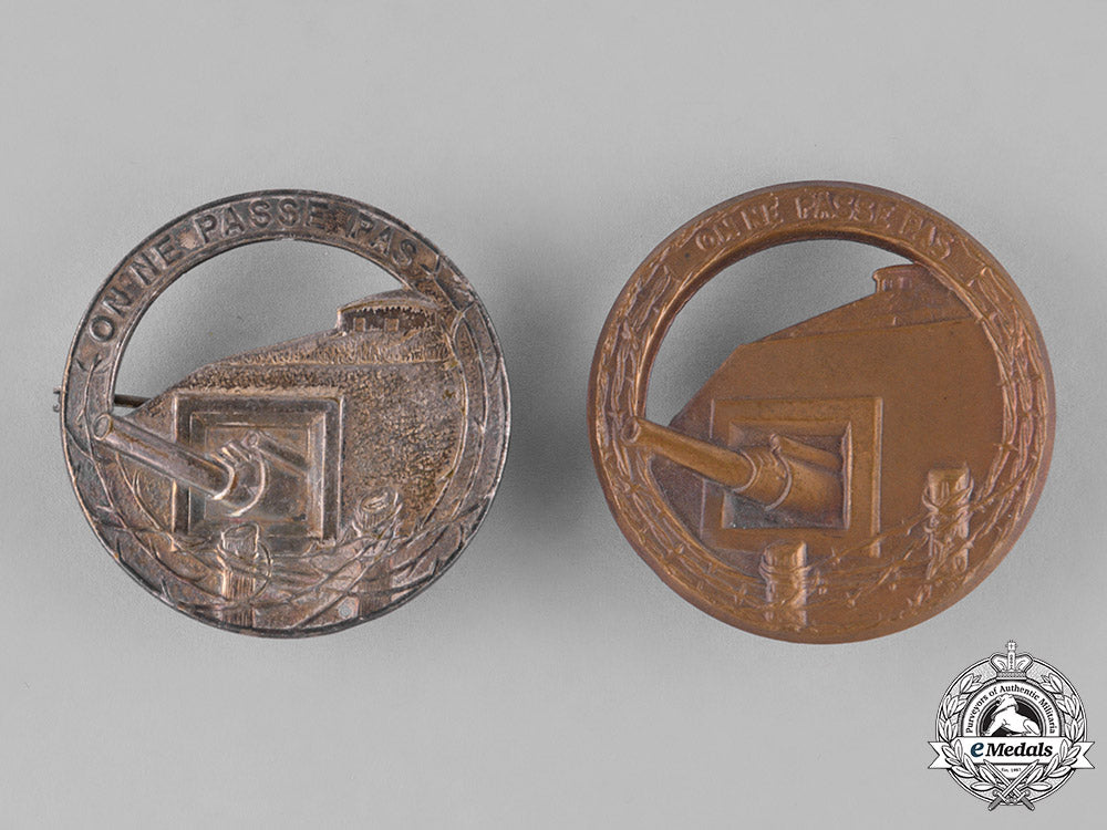 france,_republic._two_maginot_line_beret_badges_c18-024045