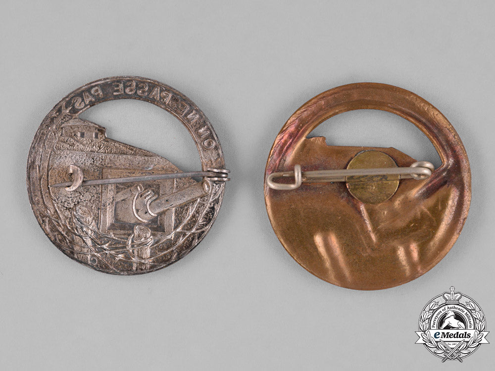 france,_republic._two_maginot_line_beret_badges_c18-024046