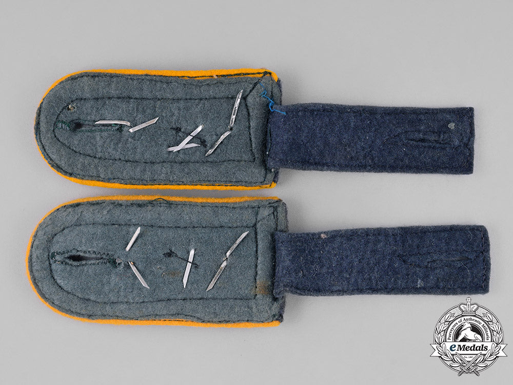 germany,_luftwaffe._a_set_of_oberfeldwebel_officer_school_shoulder_boards_c18-024207
