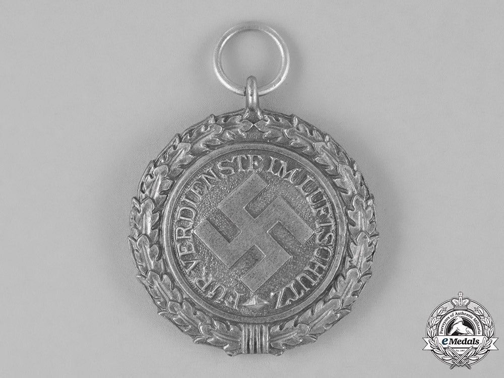 germany._an_air_raid_defense_medal,_second_class,_heavy_version_c18-024255