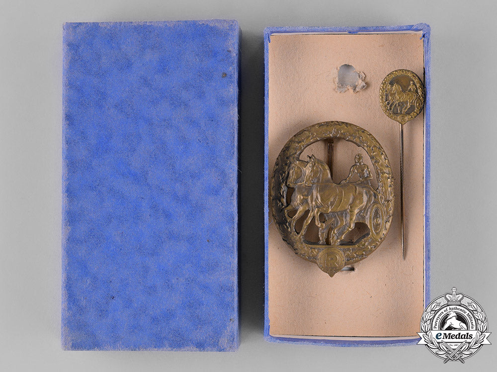 germany._a_cased_horse“_driver”_badge,_bronze_grade,_with_its_miniature,_by_l._christian_lauer_c18-024367