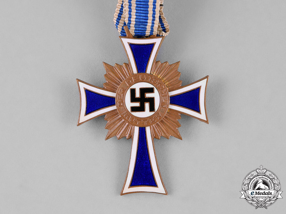 germany._a_cross_of_honour_of_the_german_mother,_bronze_grade,_with_its_miniature_c18-024378_1