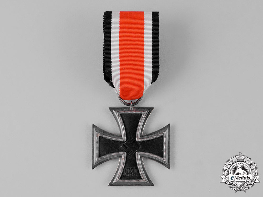 germany._an_iron_cross1939_second_class,_by_klein&_quenzer_a.g._in_its_packet_of_issue_c18-024390