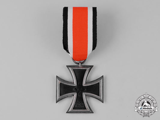 germany._an_iron_cross1939_second_class,_by_klein&_quenzer_a.g._in_its_packet_of_issue_c18-024390