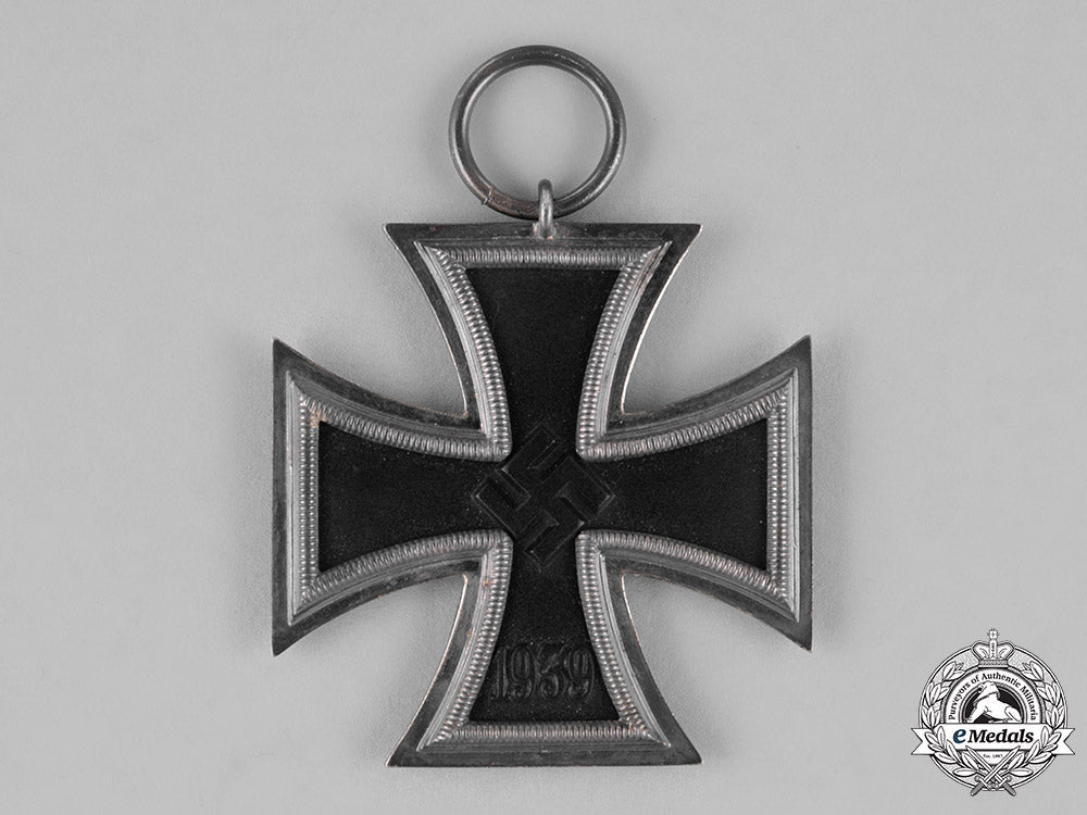 germany._an_iron_cross1939_second_class,_by_klein&_quenzer_a.g._in_its_packet_of_issue_c18-024392