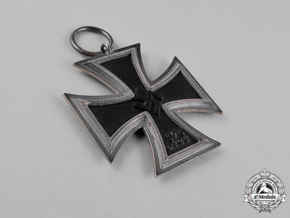 germany._an_iron_cross1939_second_class,_by_klein&_quenzer_a.g._in_its_packet_of_issue_c18-024394