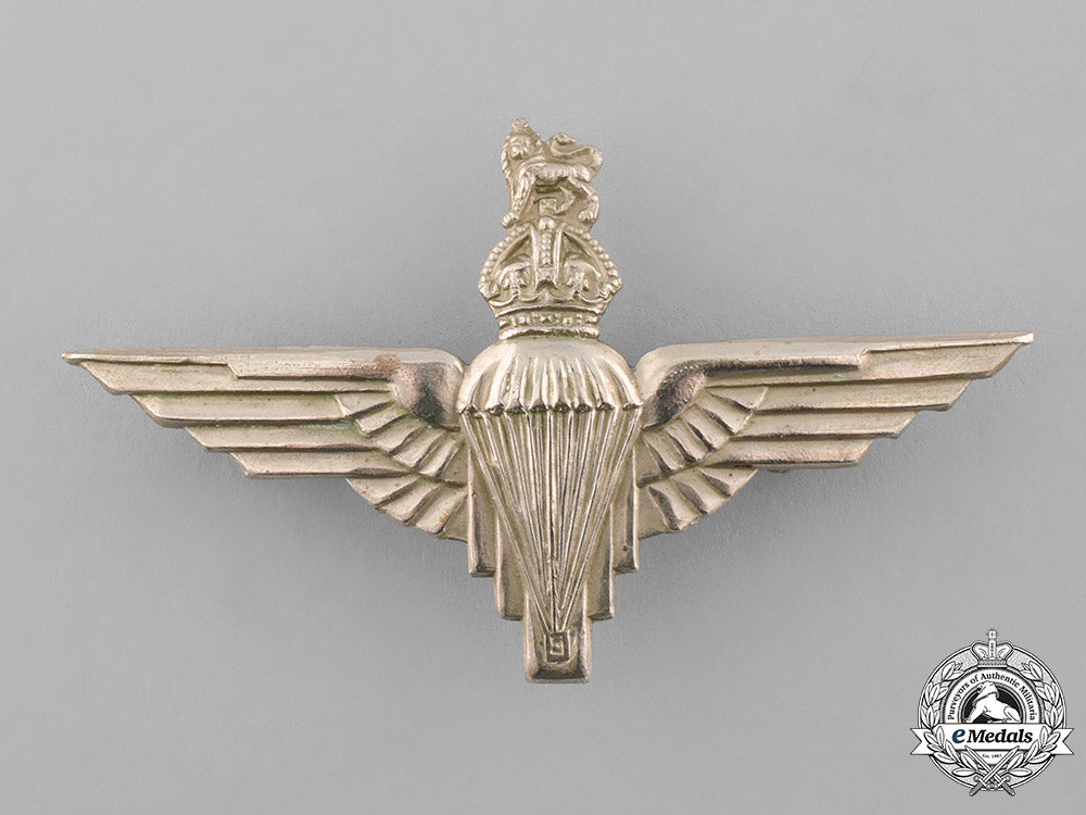 united_kingdom._two_parachute_regiment_badges_c18-024452