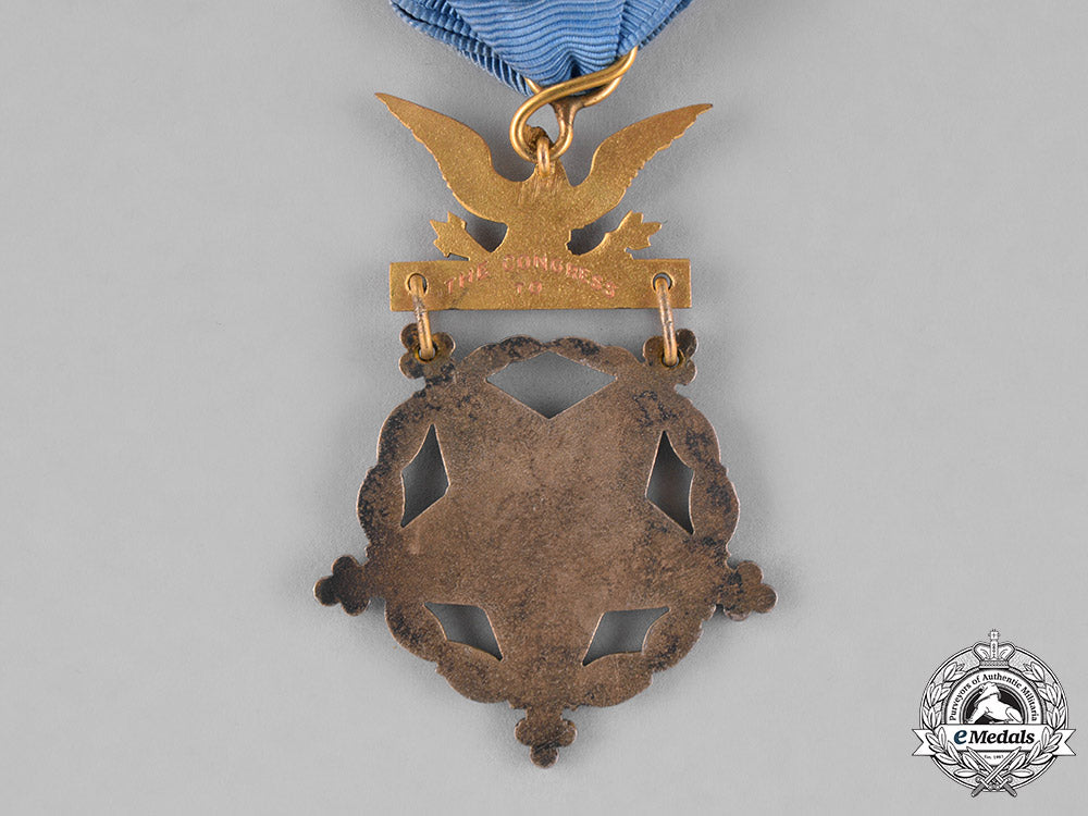 united_states._an_army_medal_of_honor,_type_iv,_c.1918_c18-024493