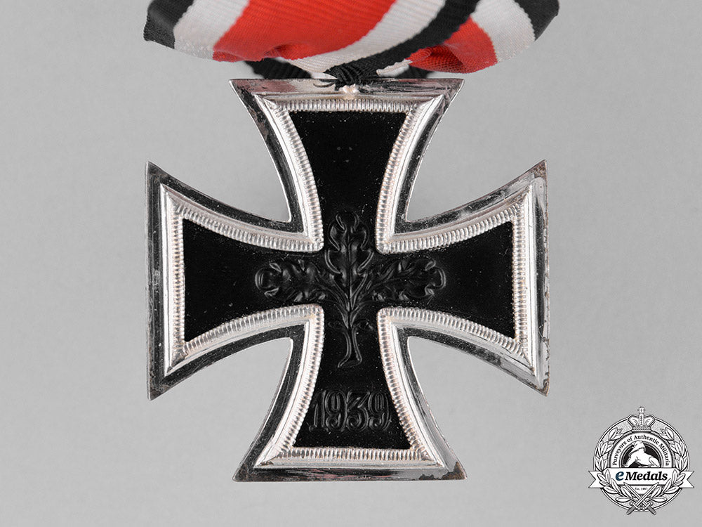 germany,_federal_republic._a_mounted_iron_cross1939_second_class,_alternative1957_version_c18-024504