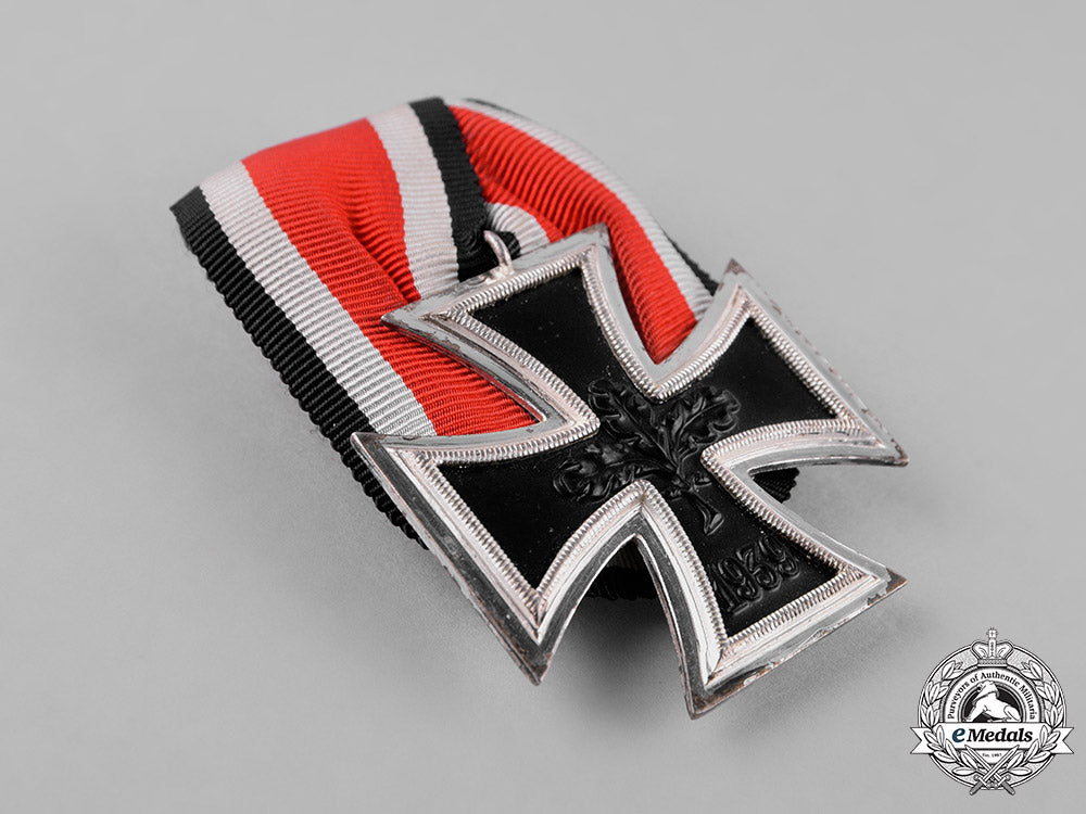 germany,_federal_republic._a_mounted_iron_cross1939_second_class,_alternative1957_version_c18-024506