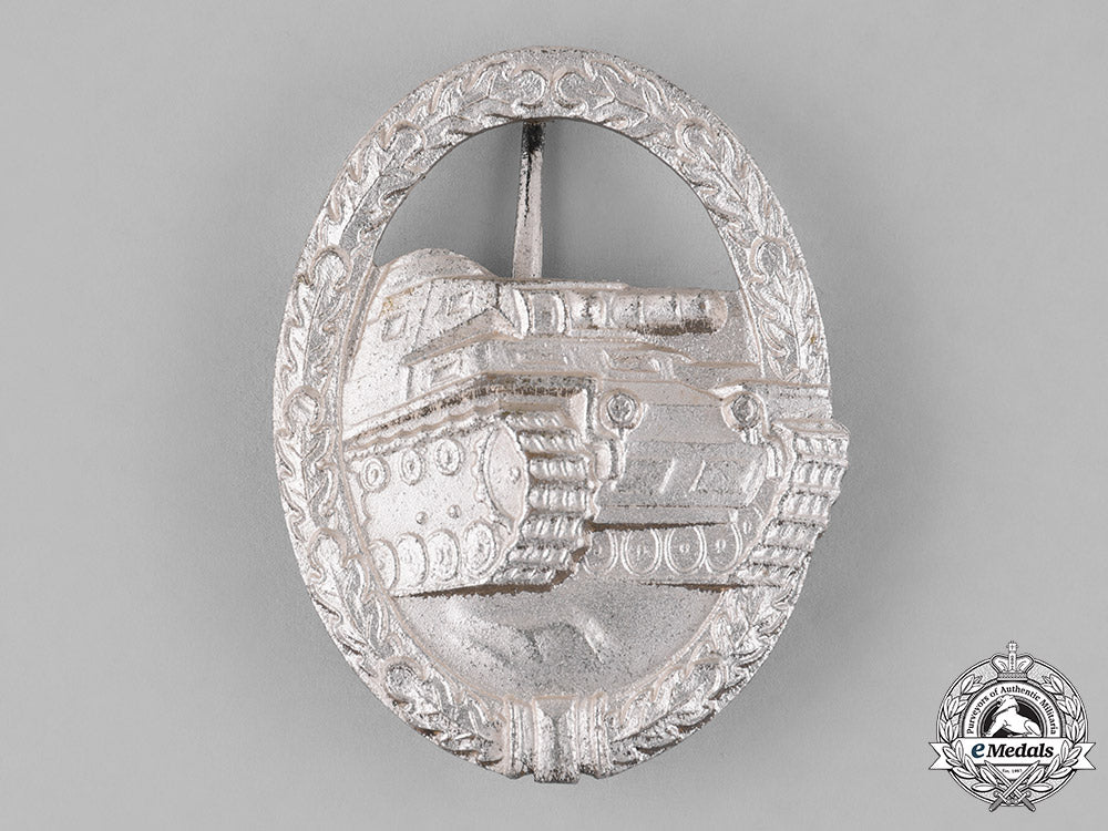 germany,_federal_republic._a_tank_badge,_silver_grade,_alternative1957_version_c18-024508