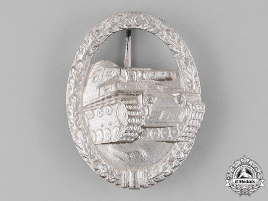 germany,_federal_republic._a_tank_badge,_silver_grade,_alternative1957_version_c18-024508