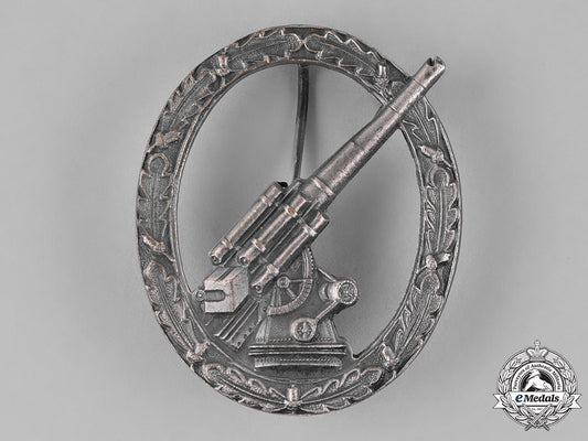 germany,_federal_republic._a_wehrmacht_flak_badge,_alternative1957_version_c18-024526