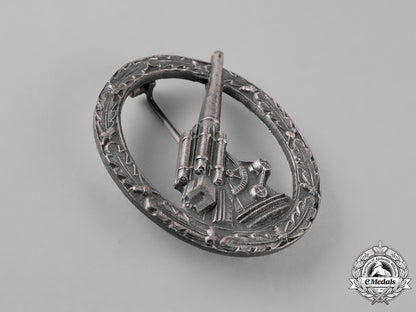 germany,_federal_republic._a_wehrmacht_flak_badge,_alternative1957_version_c18-024528