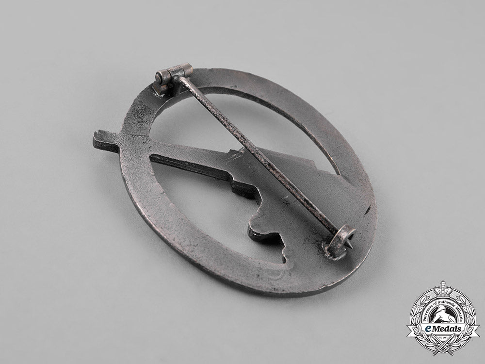 germany,_federal_republic._a_wehrmacht_flak_badge,_alternative1957_version_c18-024529