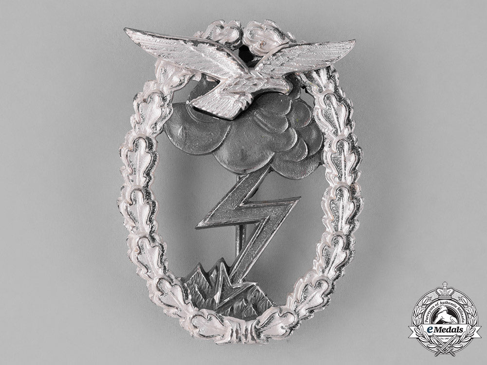 germany,_federal_republic._a_luftwaffe_ground_assault_badge,_alternative1957_version_c18-024532