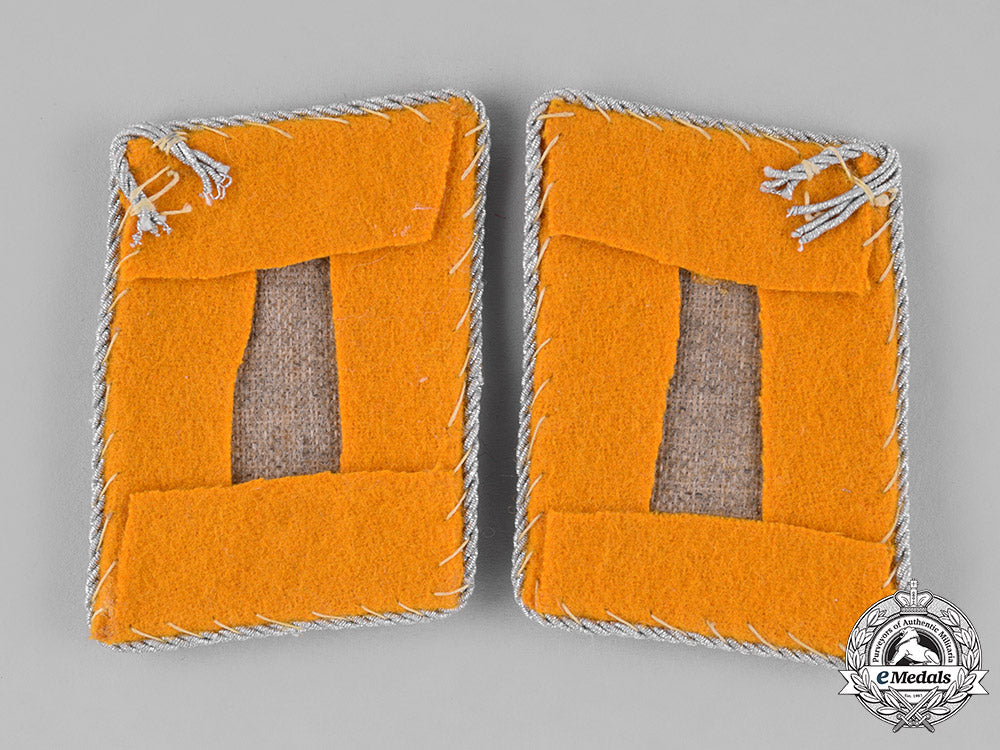 germany,_luftwaffe._a_set_of_hauptmann_rank_flyer’s_collar_tabs_c18-024787
