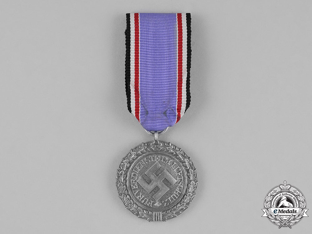 germany._an_air_raid_defence“_luftschutz”_medal:_second_class;_heavy_version_c18-024795