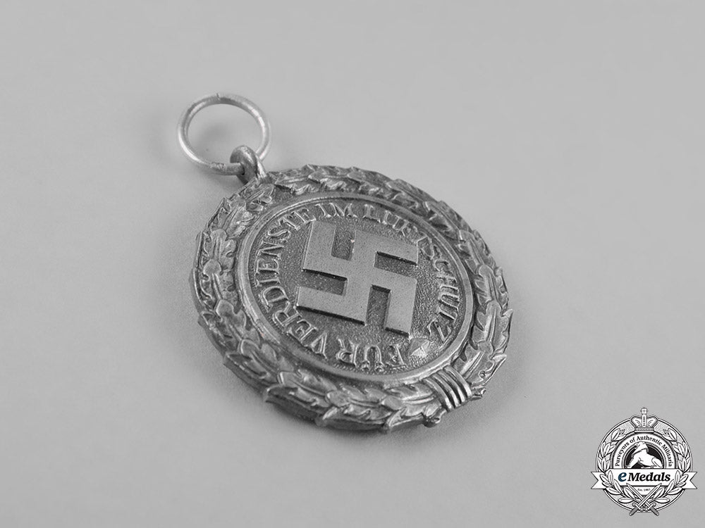 germany._an_air_raid_defence“_luftschutz”_medal:_second_class;_heavy_version_c18-024798