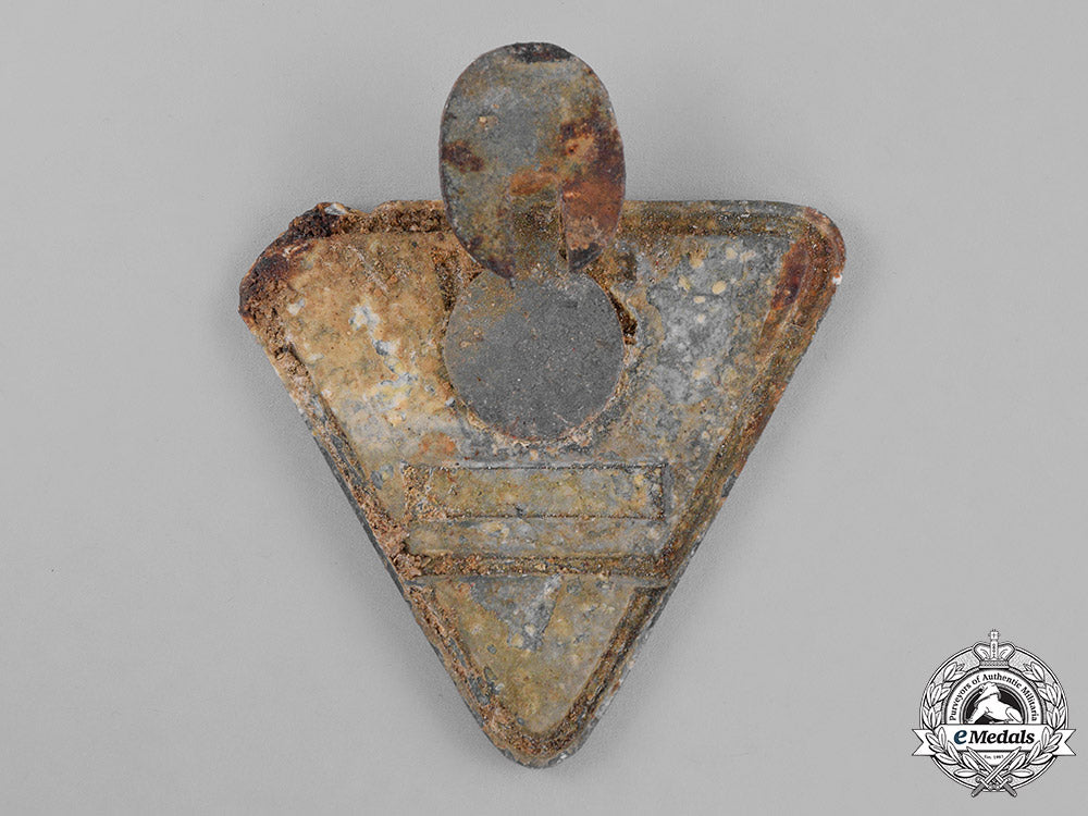 germany._an_occupied_territories_munition_factory_worker's_lapel_badge_c18-024811