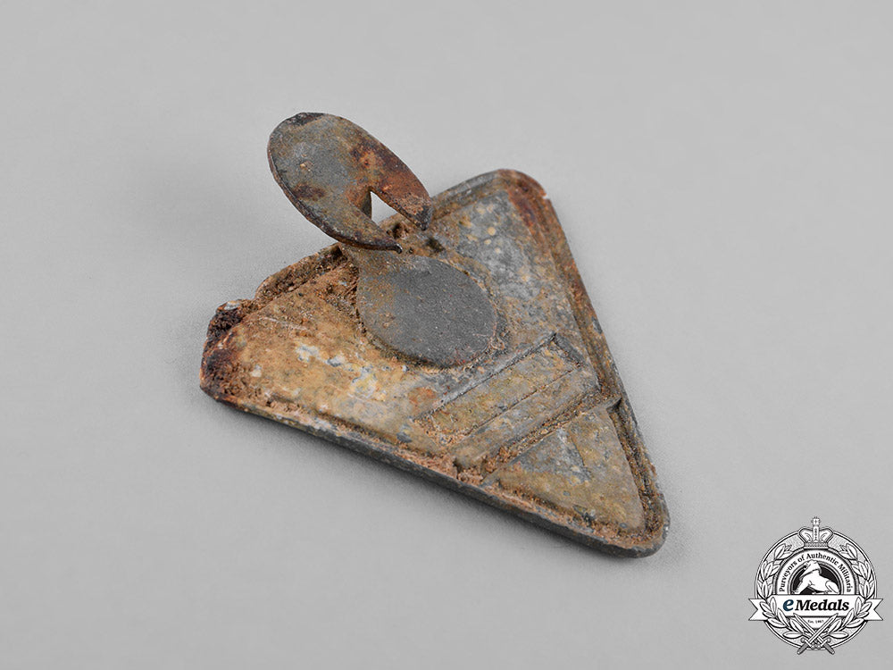 germany._an_occupied_territories_munition_factory_worker's_lapel_badge_c18-024812