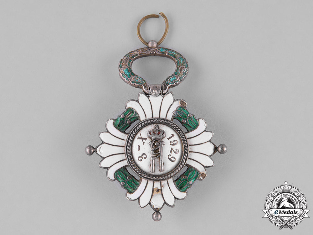 yugoslavia,_kingdom._an_order_of_the_yugoslav_crown,5_th_class,_knight_c18-024850_1_1